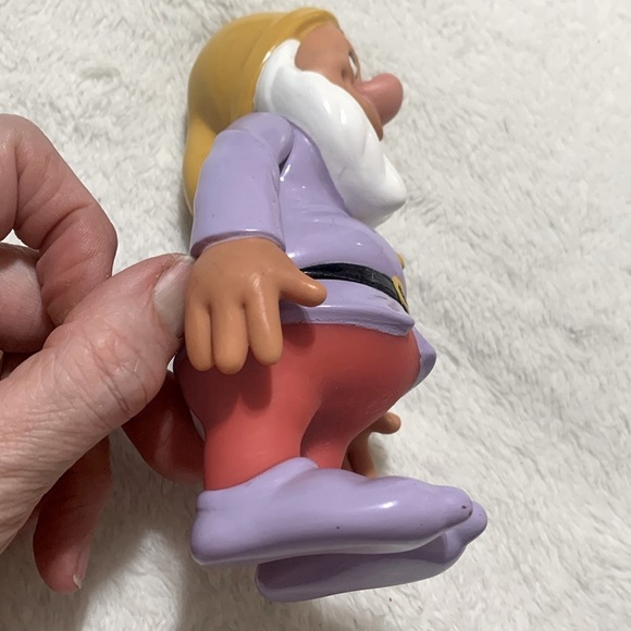 Sneezy of the seven dwarfs Disney - Picture 9 of 9